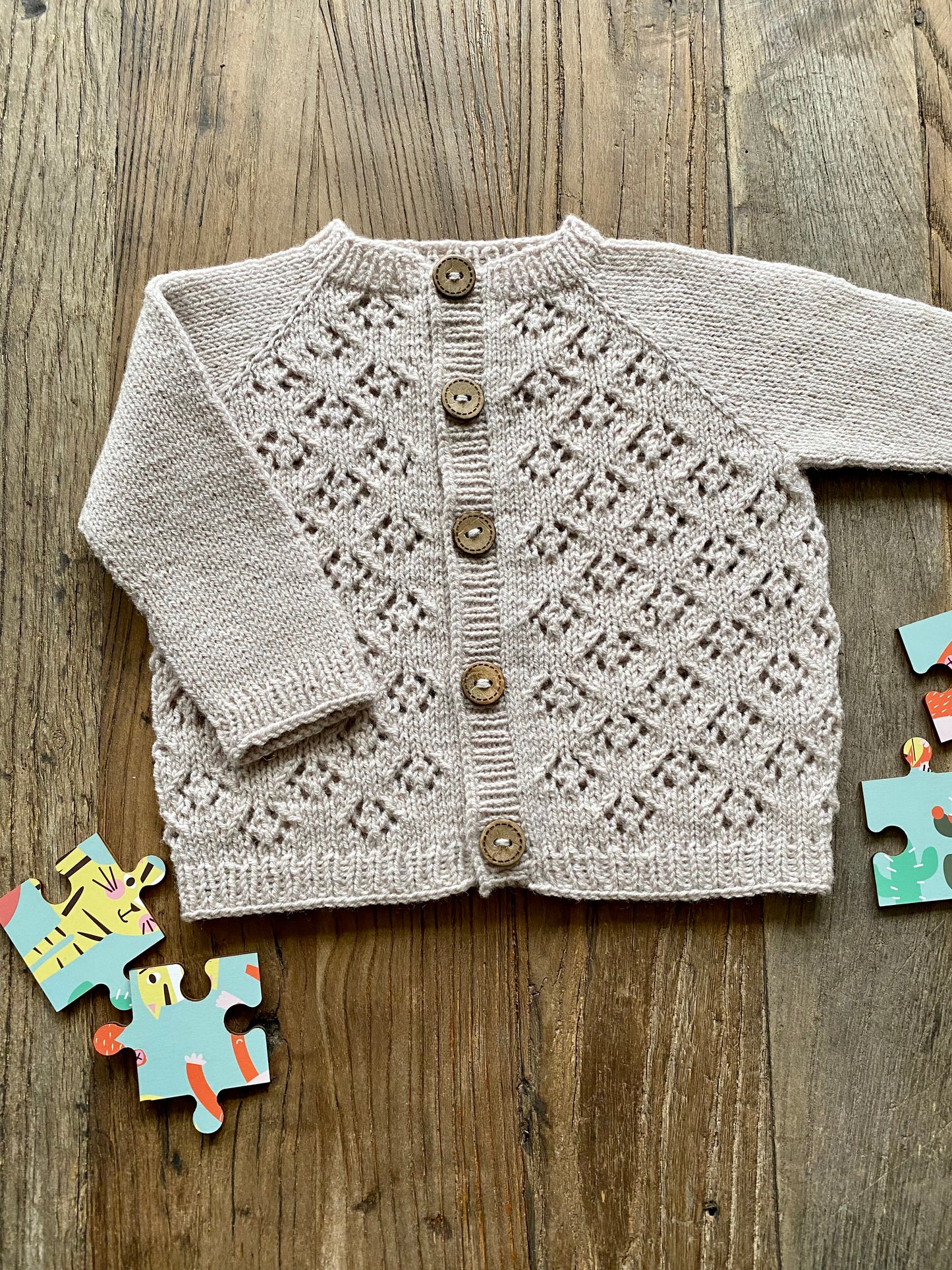 Gullid mitt - baby cardigan