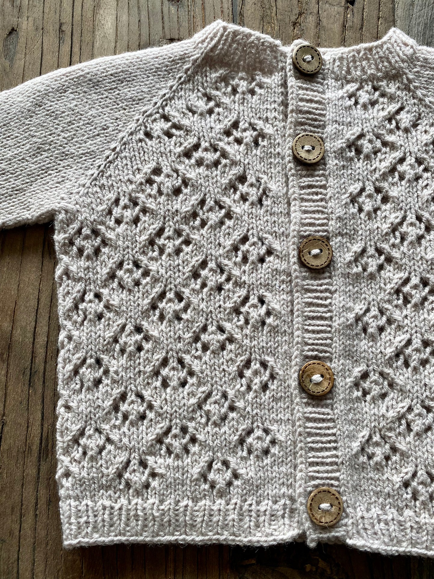 Gullid mitt - baby cardigan